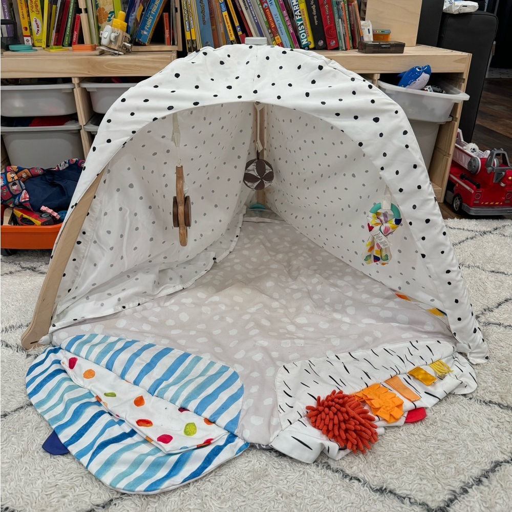 Lovevery Baby Play Gym Tummy Time Mat with Accessories